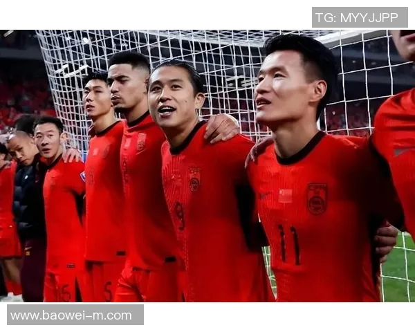 国足下半场奋力拼搏对抗泰国队展现团队精神与战术调整